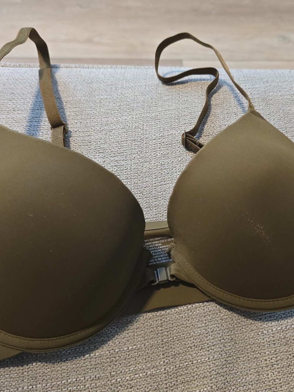 Danskin Lined Molded Full Coverage Underwire Green Bra Size 34C NWOT